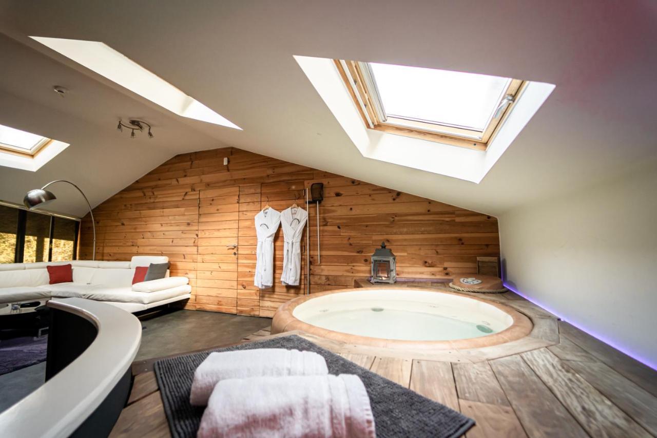 Le Lov'T - Suite Avec Jacuzzi Spontin Exterior photo