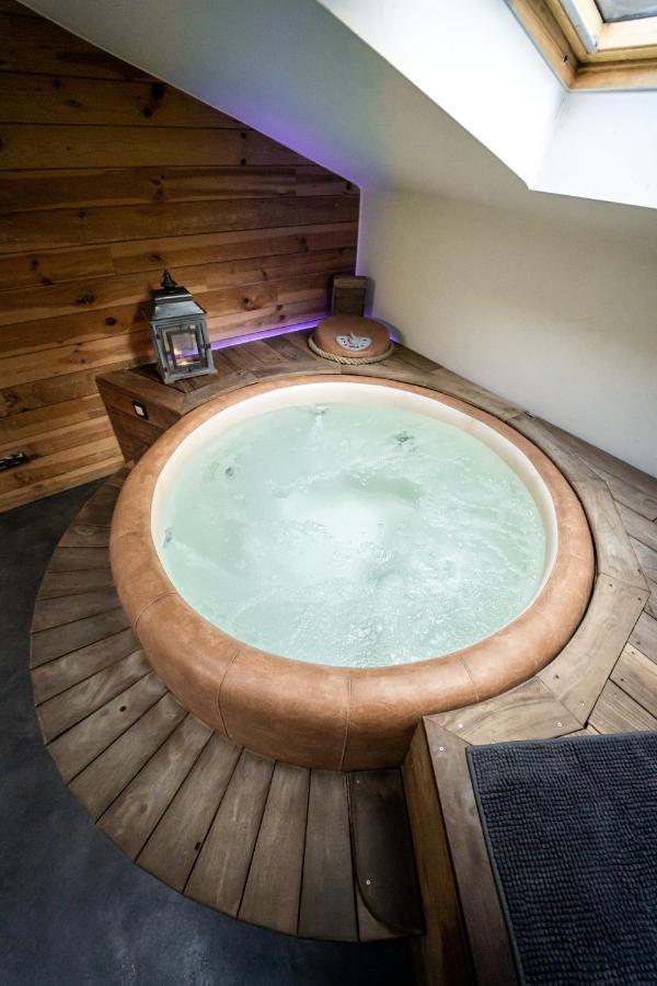 Le Lov'T - Suite Avec Jacuzzi Spontin Exterior photo