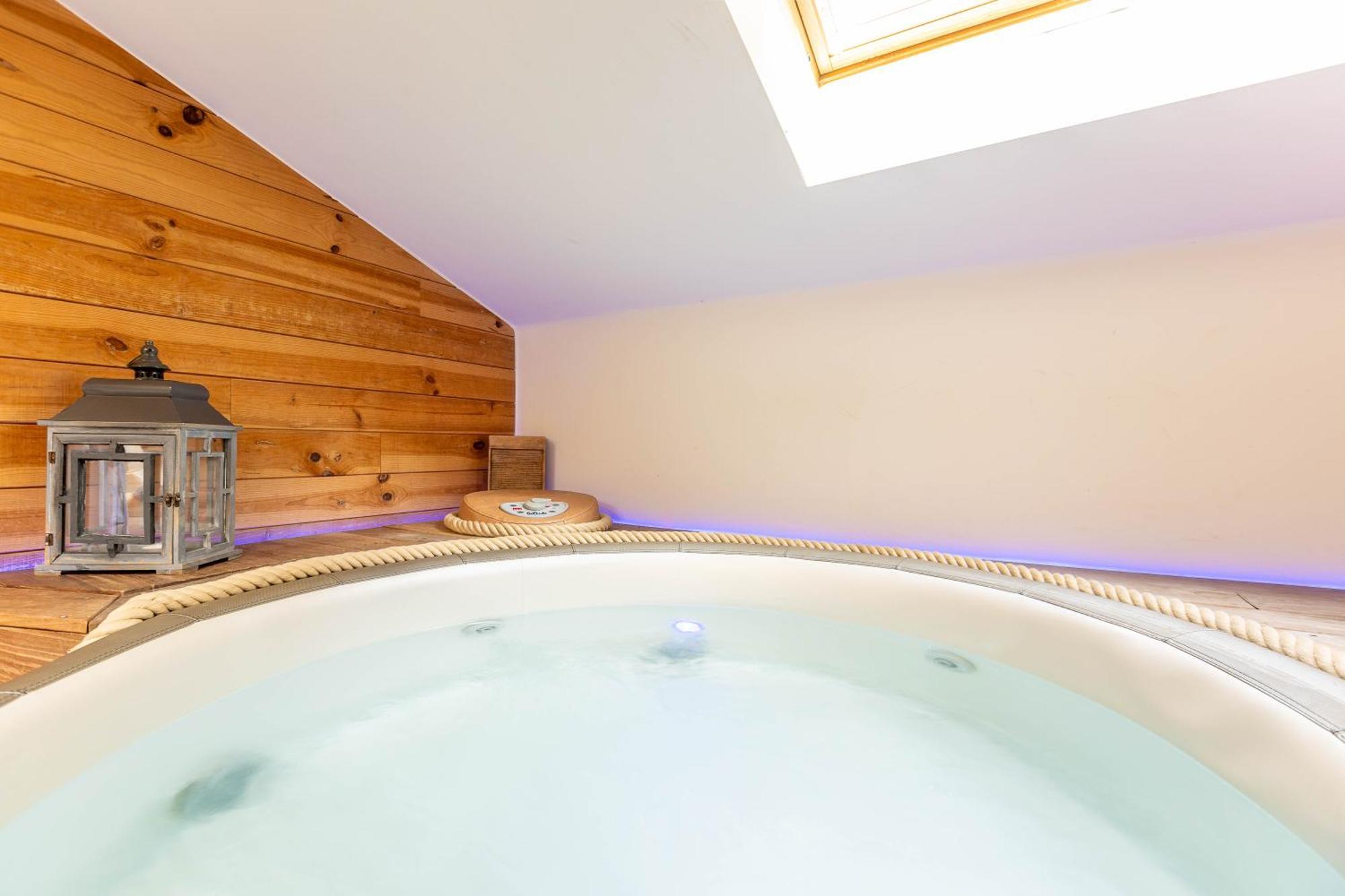 Le Lov'T - Suite Avec Jacuzzi Spontin Exterior photo